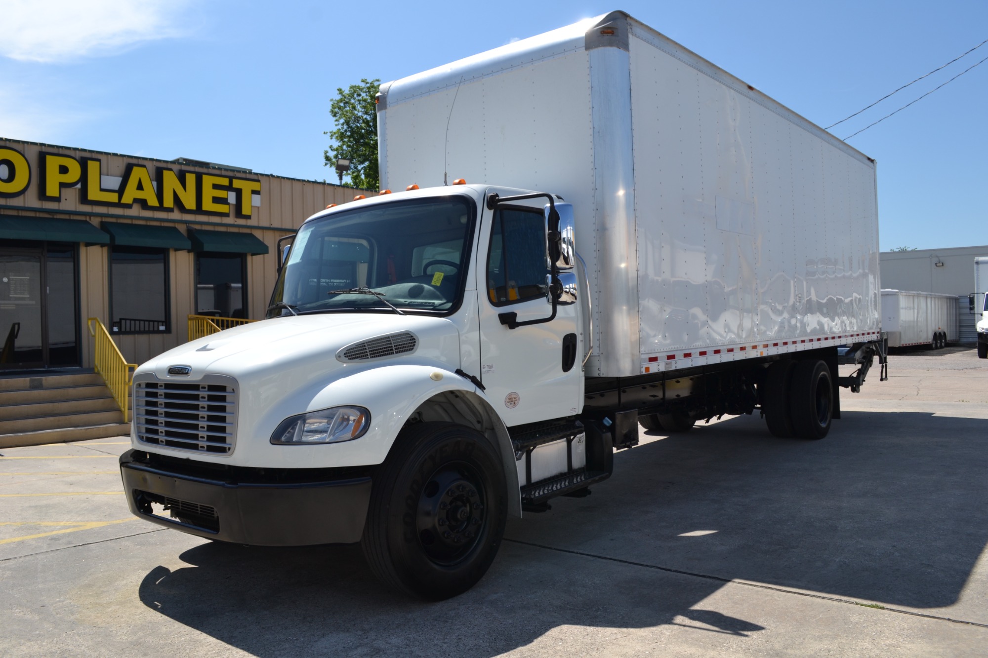 photo of 2019 FREIGHTLINER M2-106 26FT BOX 